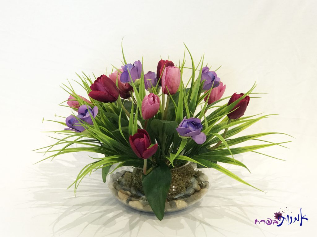 כלי זכוכית עגול עם פרחים בגווני סגול