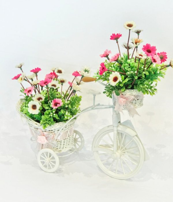 אופניים עם פרחי משי